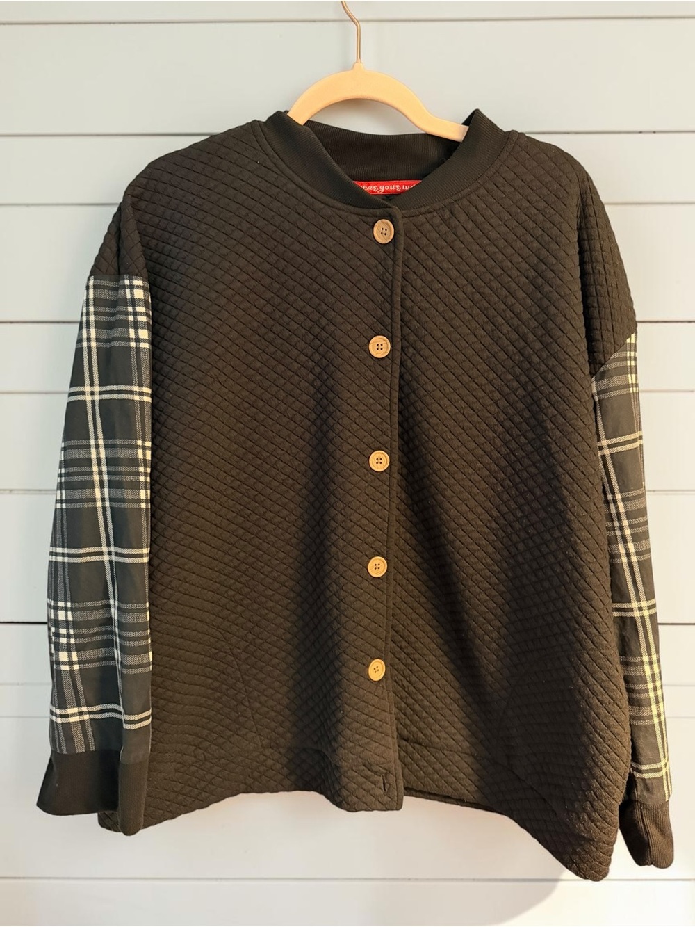 MukLuks Quilted Cardigan XL Black Plaid Sleeve Wood Button Cabincore